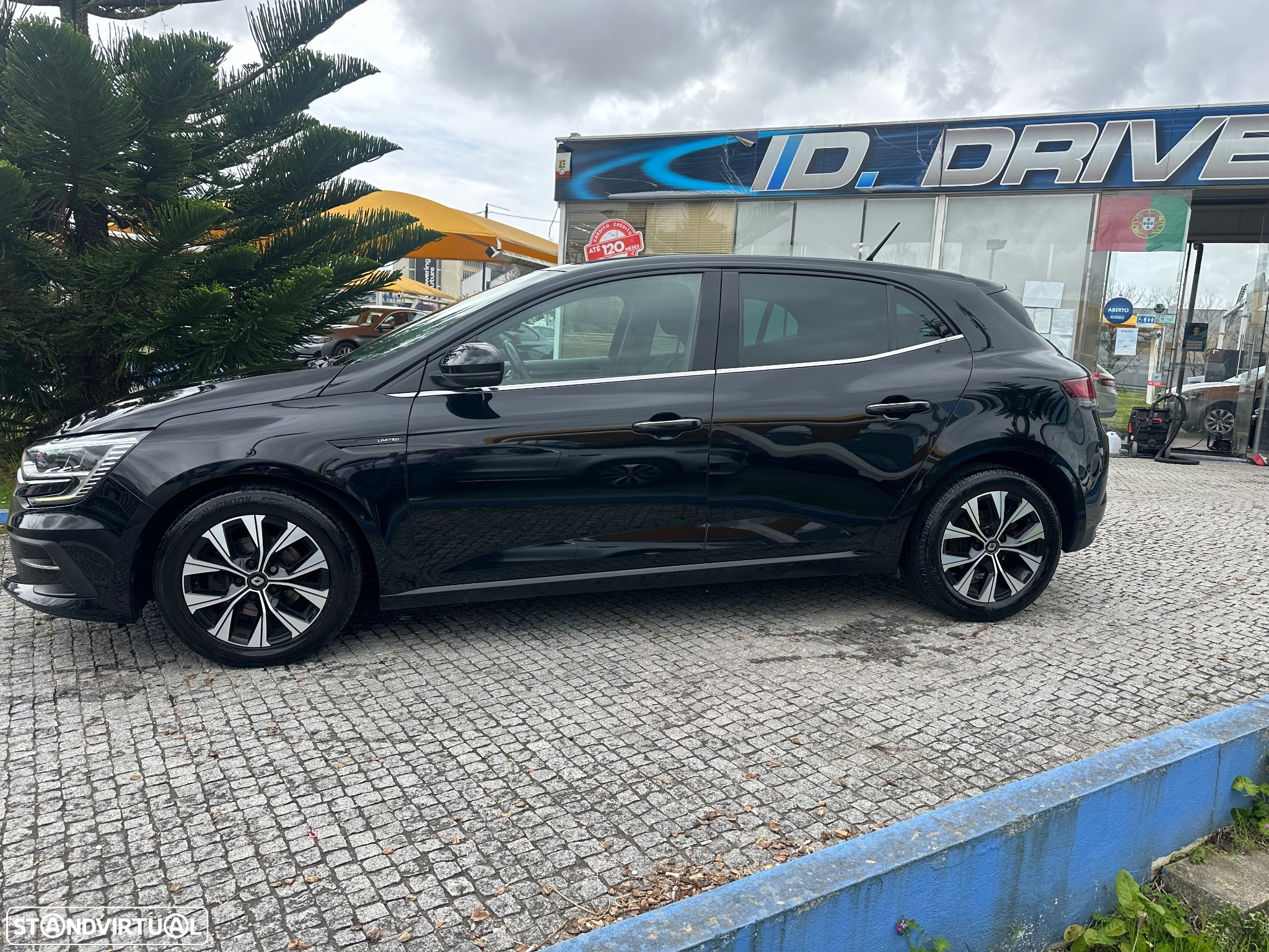 Renault Mégane 1.5 Blue dCi Limited - 10