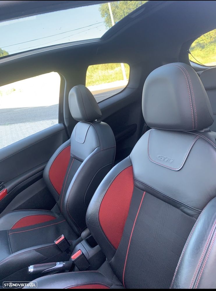 Peugeot 208 GTI 200 THP - 9