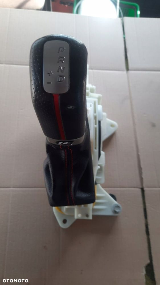 LEWAREK GAŁKA ZMIANY BIEGÓW TUCSON N-LINE 2.0 CRDI 18-21r - 2