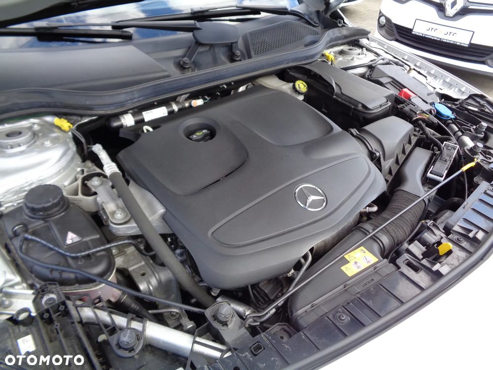 Mercedes-Benz GLA 180 7G-DCT Activity Edition - 32