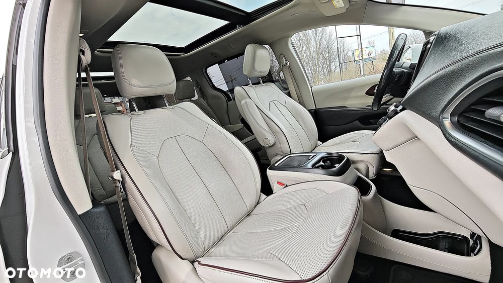 Chrysler Pacifica - 24