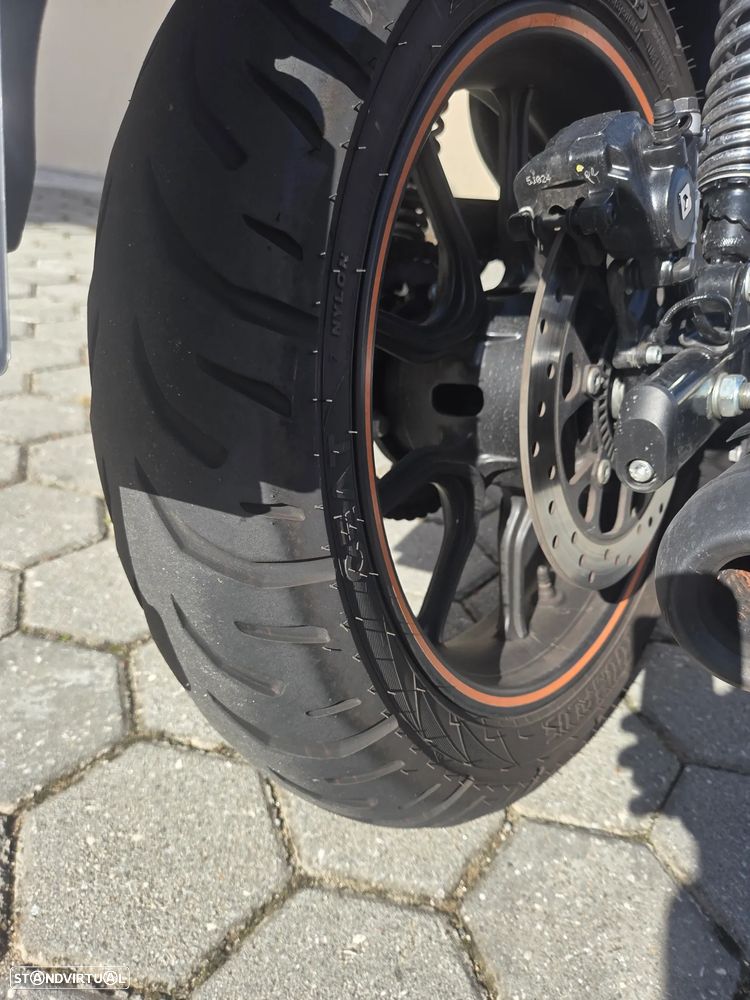 Royal Enfield Meteor 350 - 6