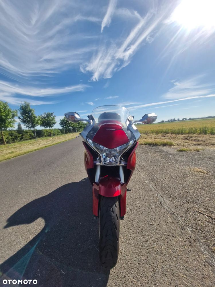 Honda VFR - 16