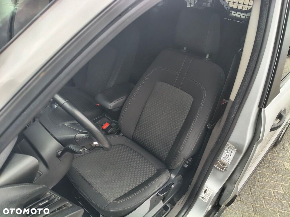 Ford Transit Connect - 13