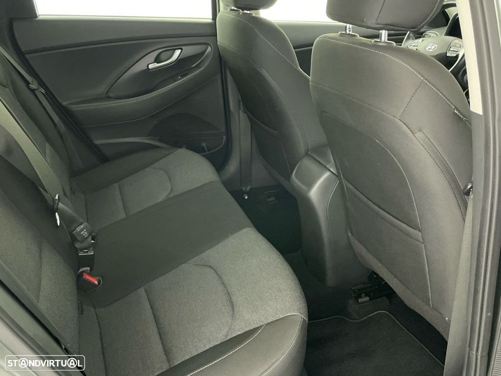 Hyundai i30 1.6 CRDI STyle — fotografia 23
