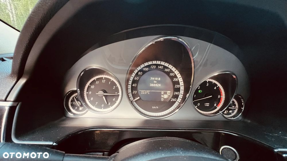 Mercedes-Benz Klasa E 350 CDI BlueEff - 14