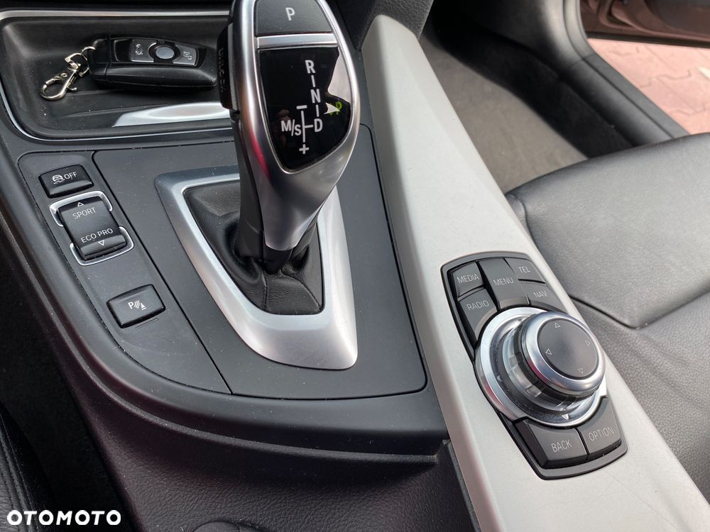 BMW Seria 3 320d Efficient Dynamic Edition - 16