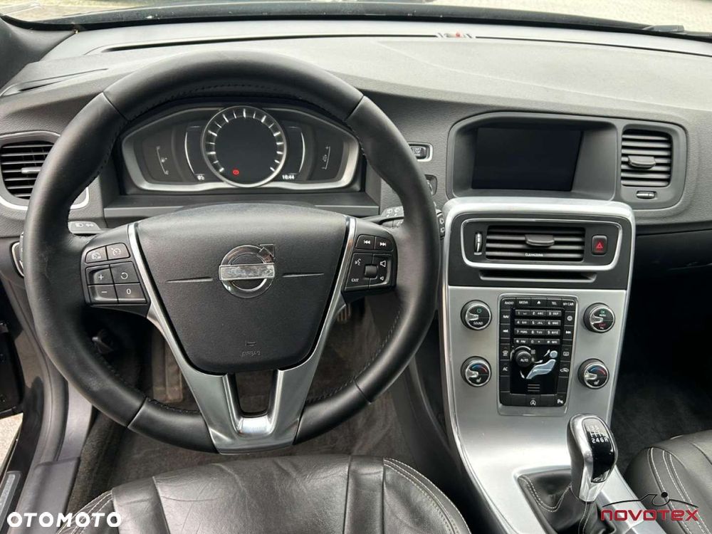 Volvo V60 T3 Momentum - 11