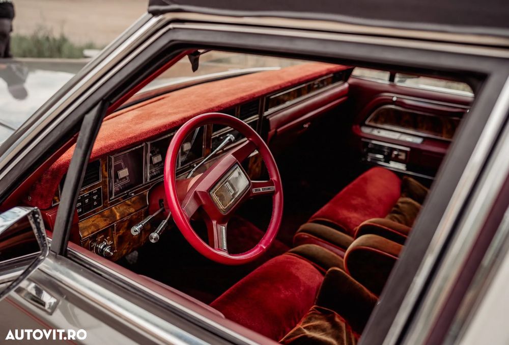 Lincoln Town Car - 7