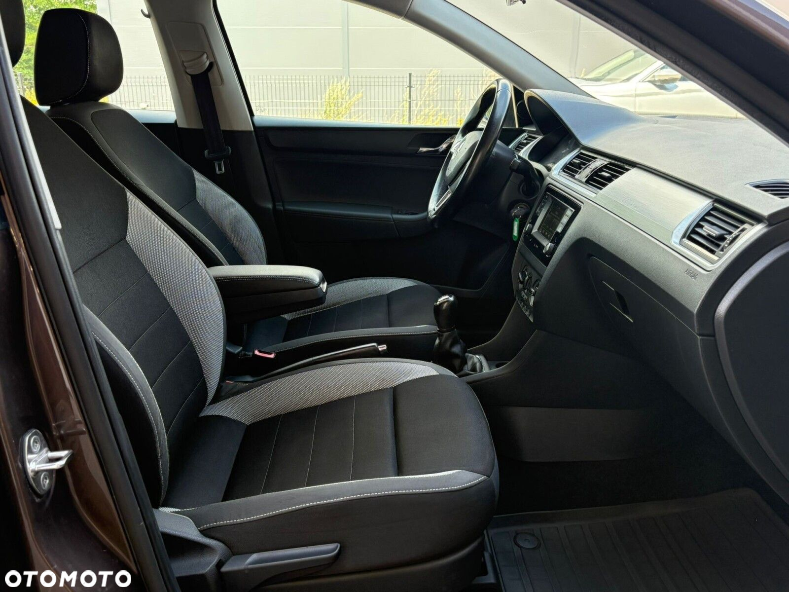 Skoda RAPID 1.2 TSI Ambition - 11