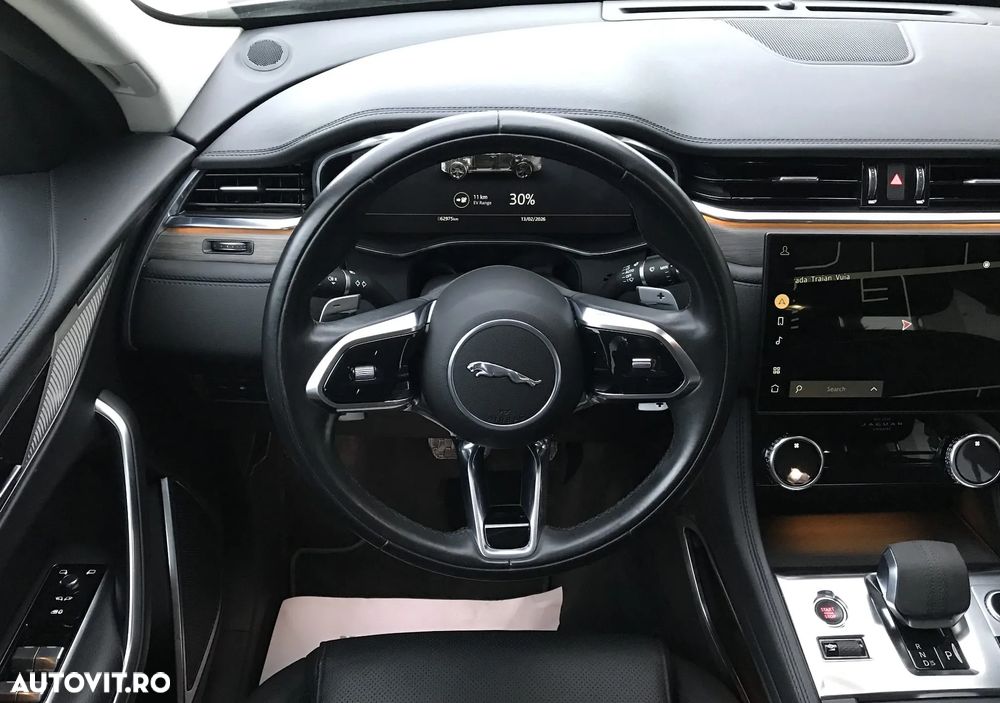 Jaguar F-Pace P400e AWD HSE - 17