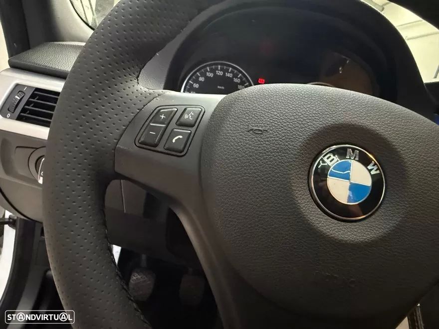 BMW 318 d Pack M - 27