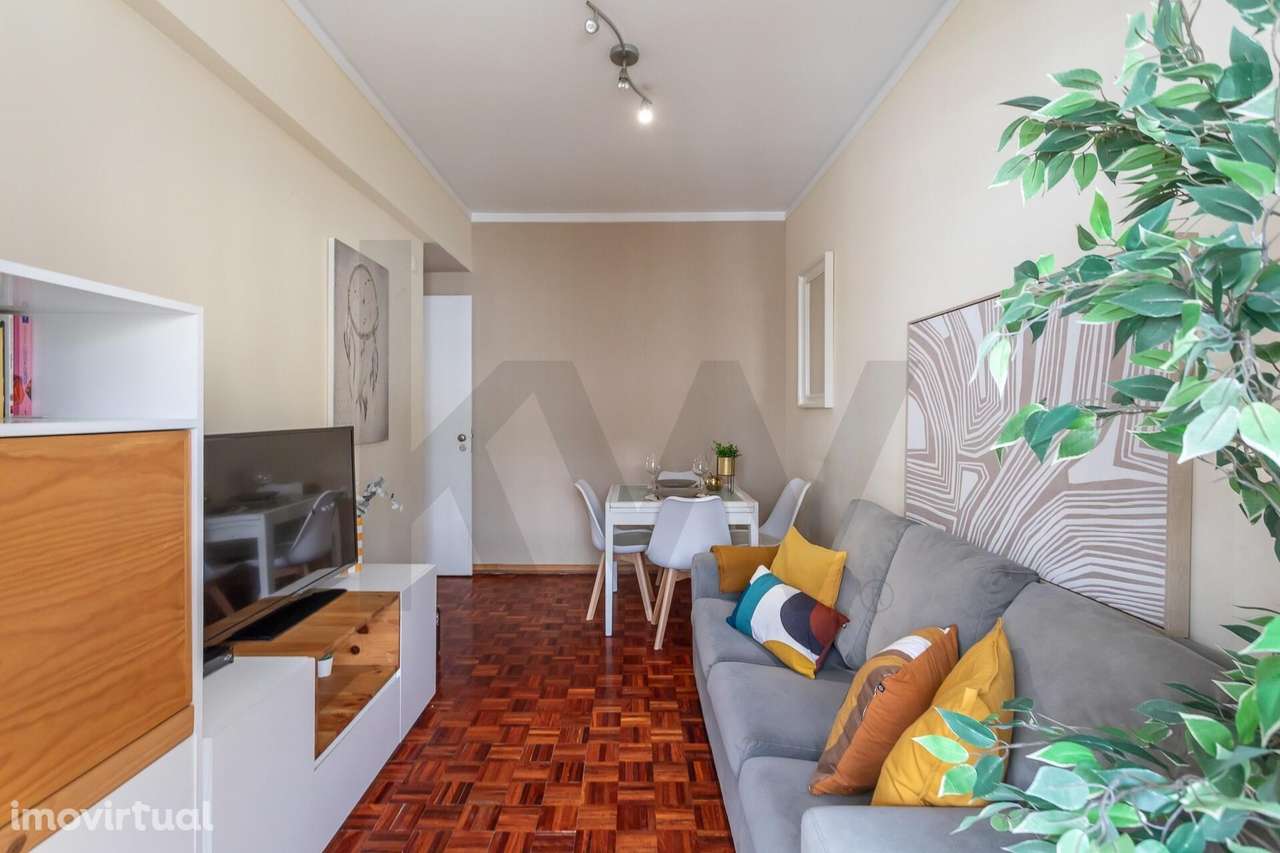 Apartamento T2 em Linda-a-Velha | Excelente localização e luminosidade - Grande imagem: 3/28