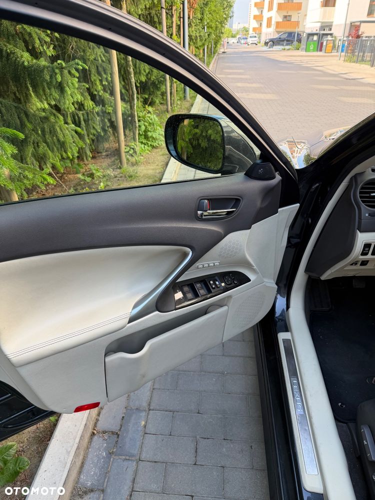 Lexus IS 220 D Prestige - 19