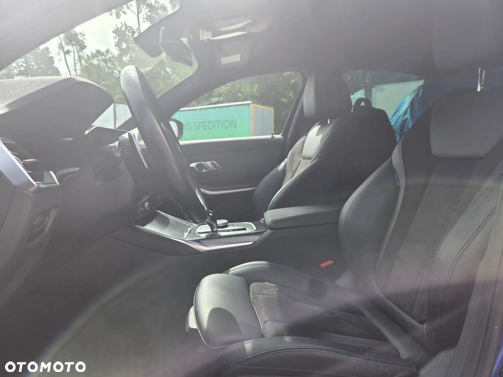 BMW Seria 3 320i xDrive M Sport - 9