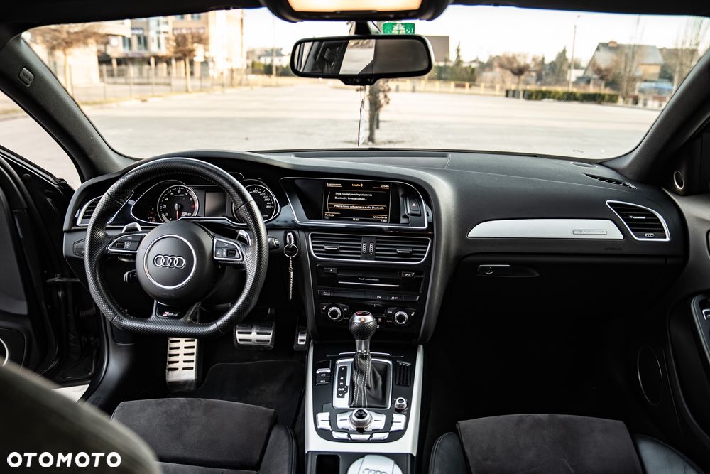 Audi RS4 Avant Avant S tronic - 25