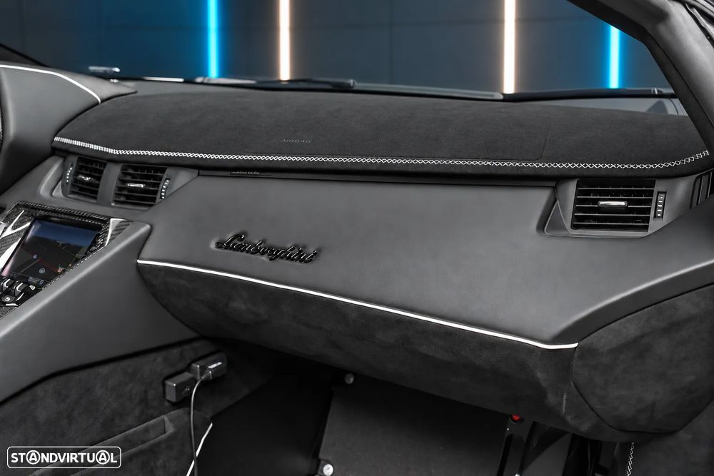 Lamborghini Aventador - 24