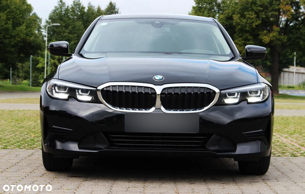 BMW Seria 3 318d Sport Line - 3