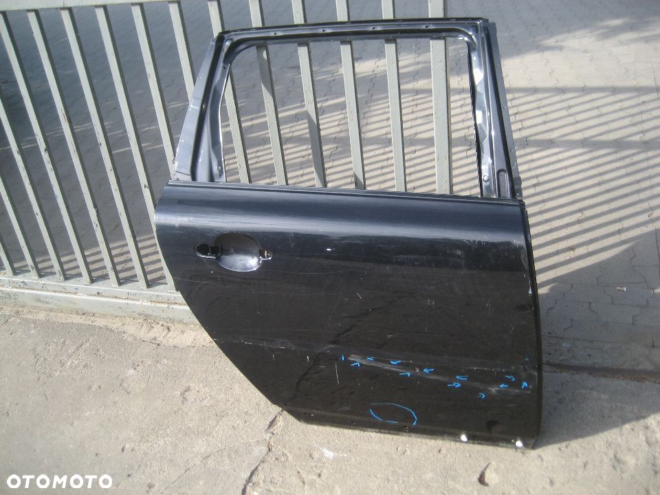 VOLVO V70 07-11R DRZWI TYŁ PRAWE