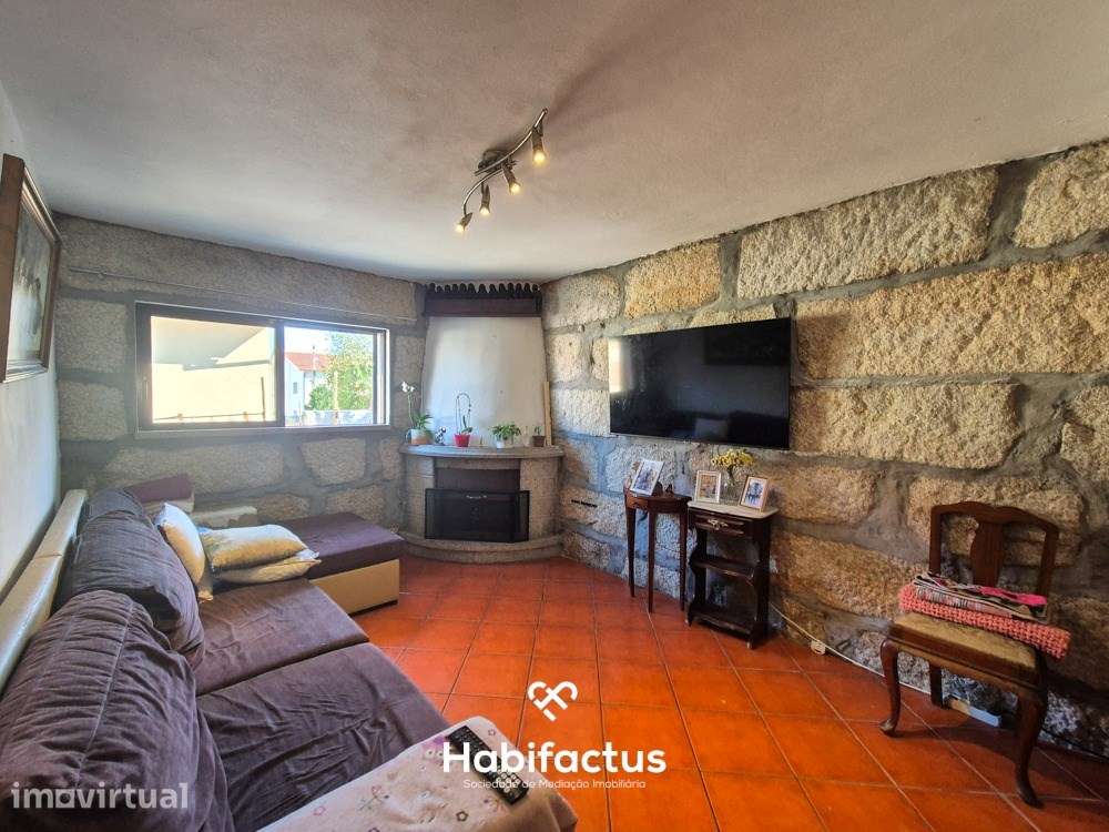 Andar de Moradia com 3 quartos em Abraveses - Viseu - Grande imagem: 4/12