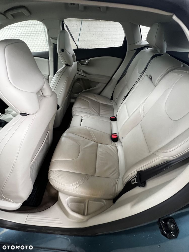 Volvo V40 D2 Summum - 26