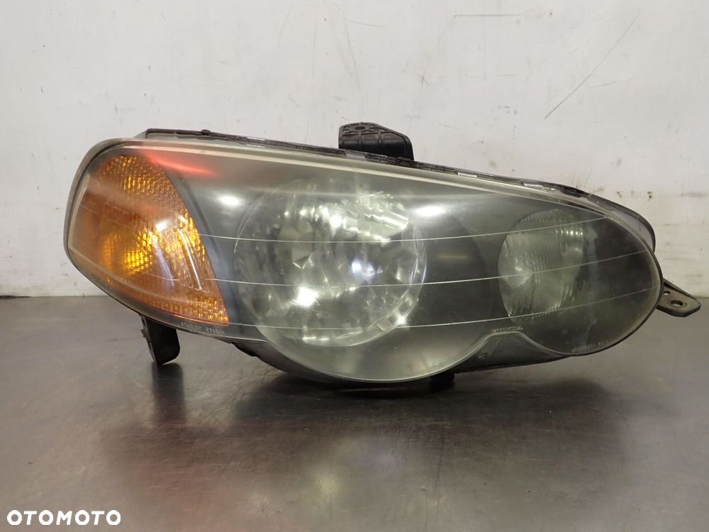 LAMPA PRAWA PRZEDNIA HONDA HR-V - 1