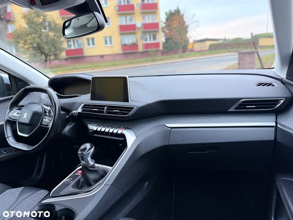 Peugeot 3008 1.2 PureTech GPF Allure S&S - 21