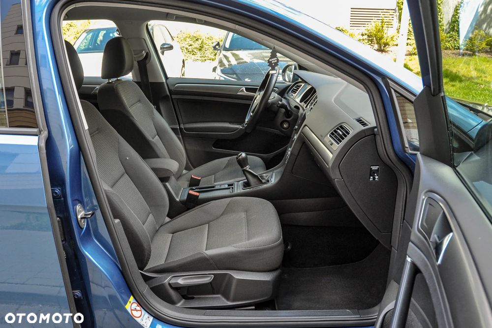 Volkswagen Golf - 11