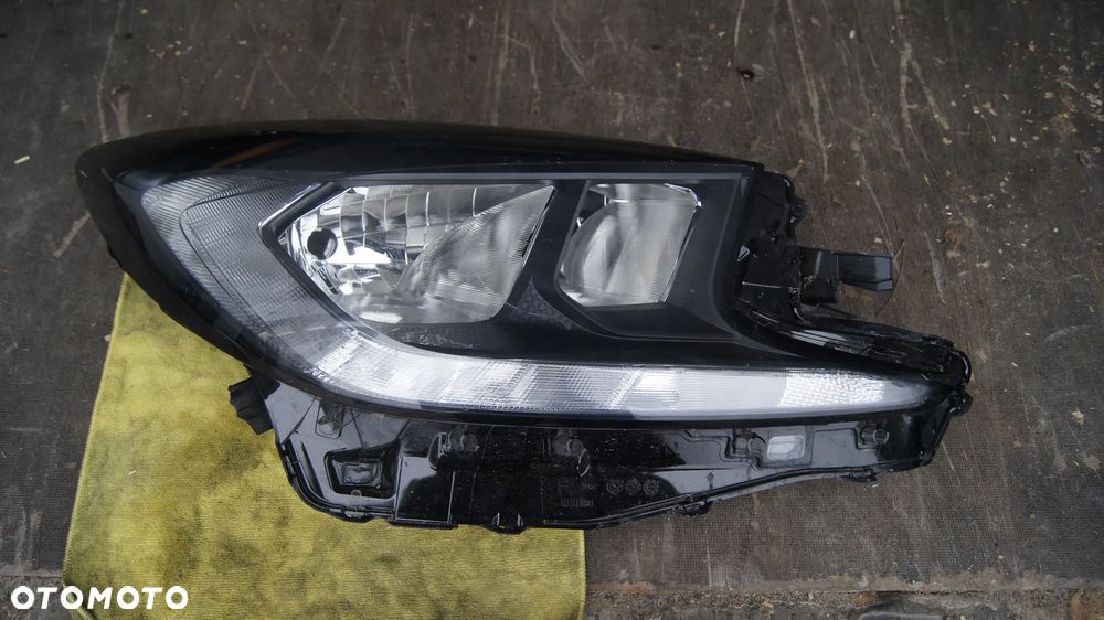 LAMPA PRAWA PRAWY REFLEKTOR TOYOTA AYGO X LED 22- 0H31 - 1