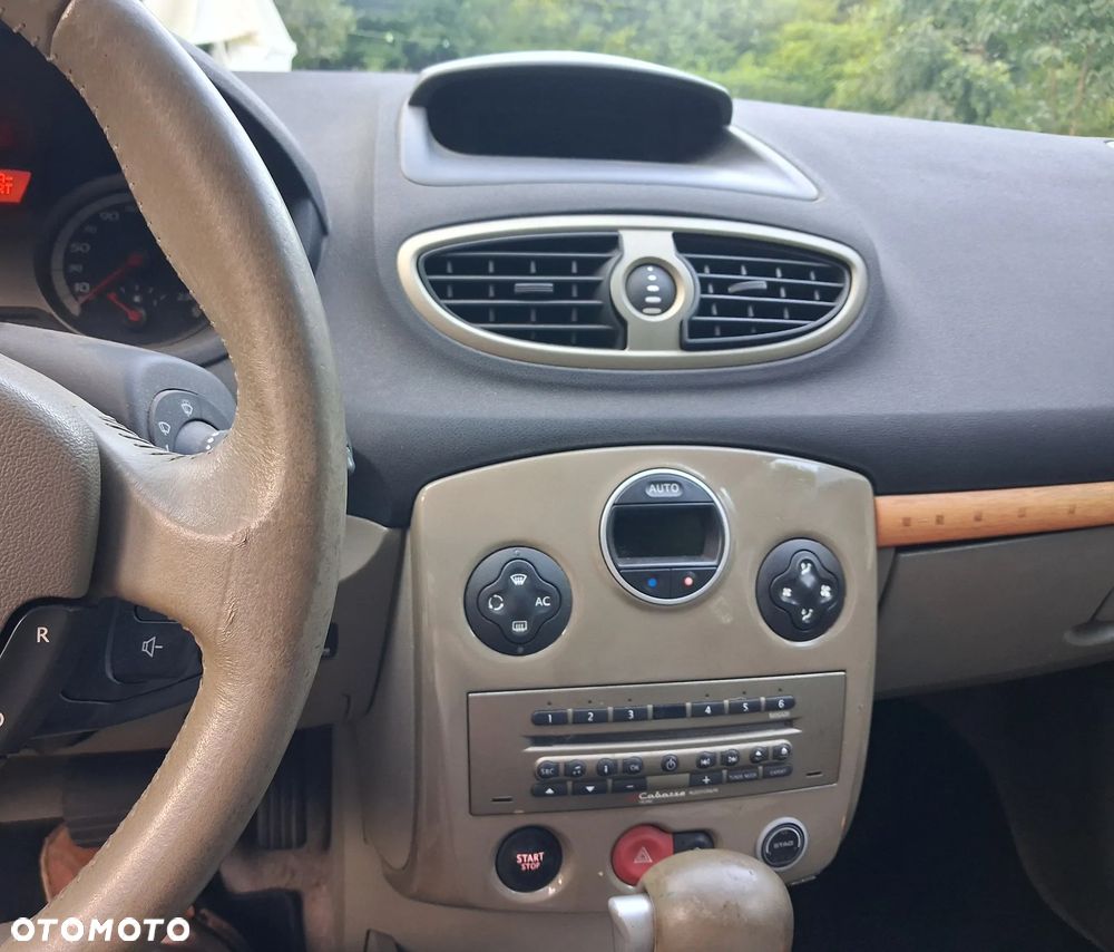 Renault Clio - 23