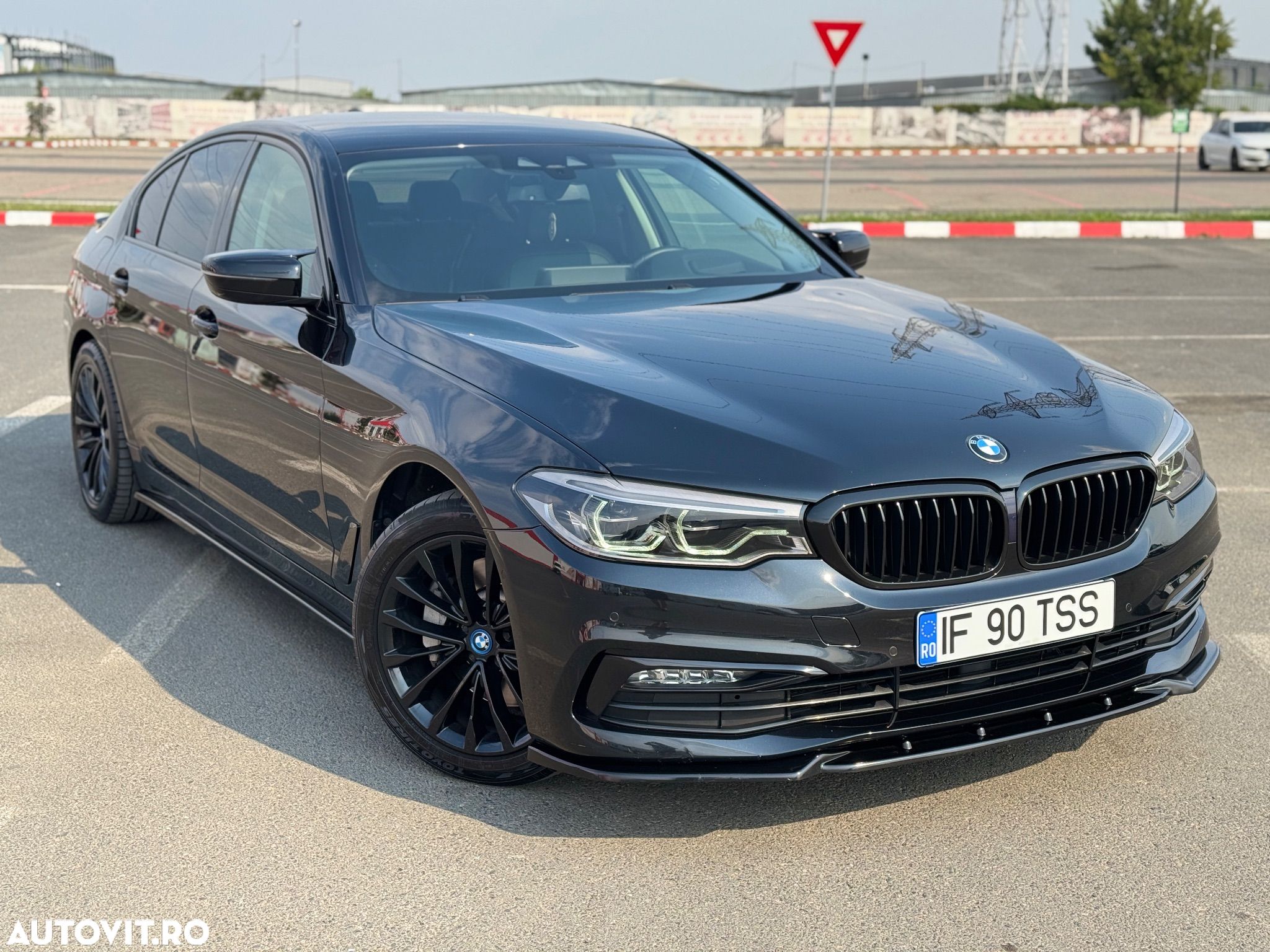 BMW Seria 5 530e Aut. Luxury Line - 1