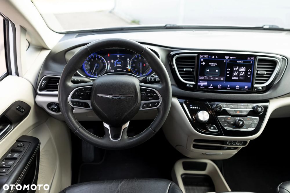 Chrysler Pacifica - 16