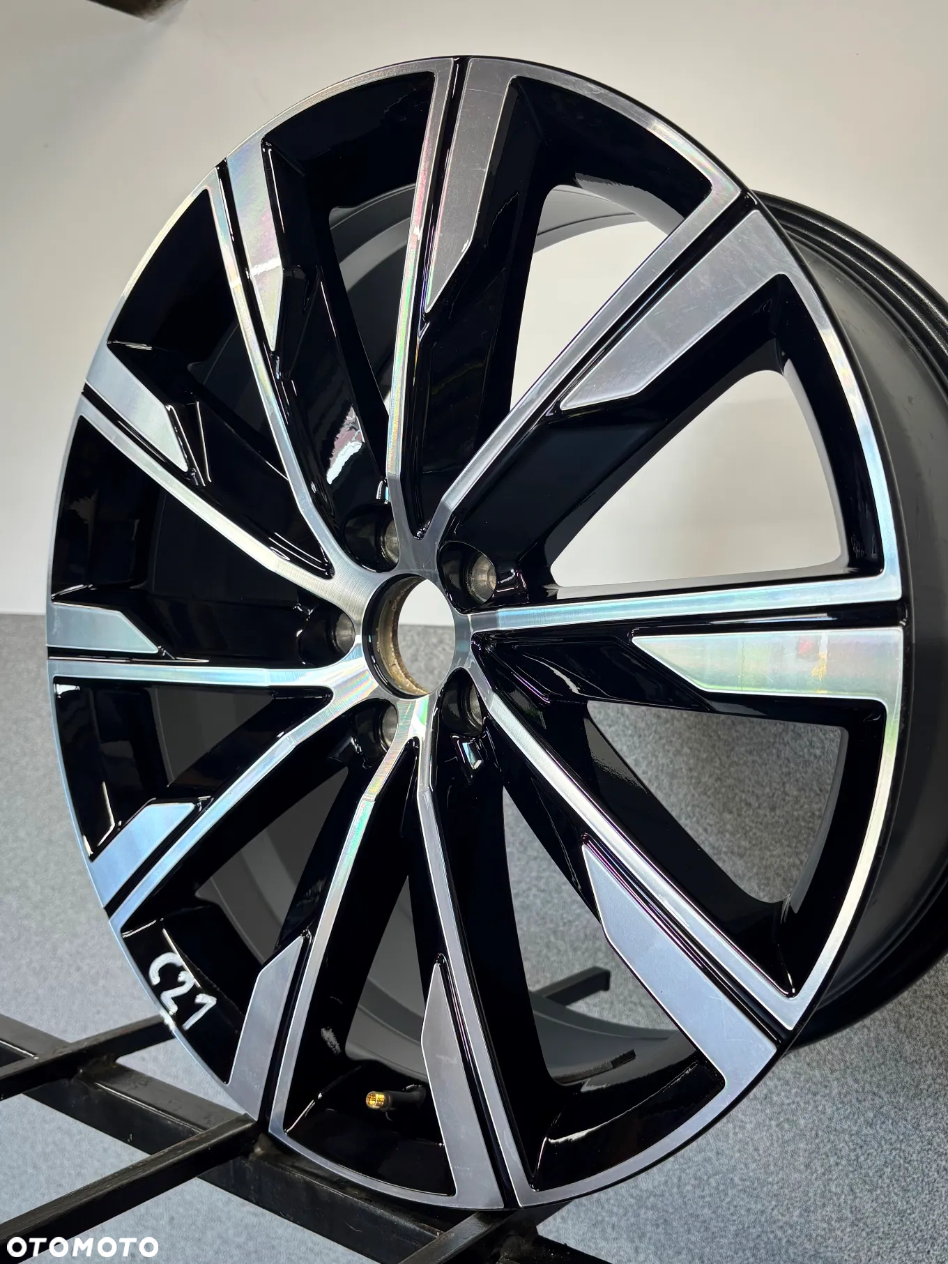 1 FELGA ALU. VOLVO V60,S60 R-GESIGN 20'' 8J ET45 - 3