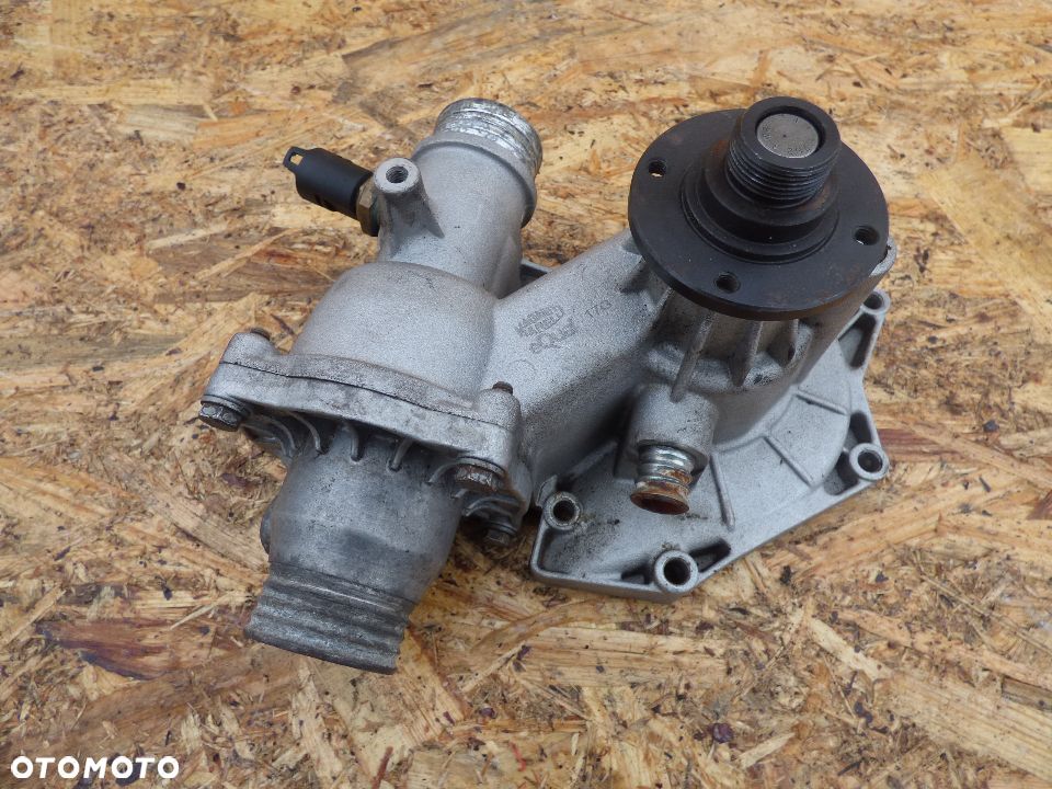 BMW E38 E39 V8 4.4 3.5 POMPA WODY - 1