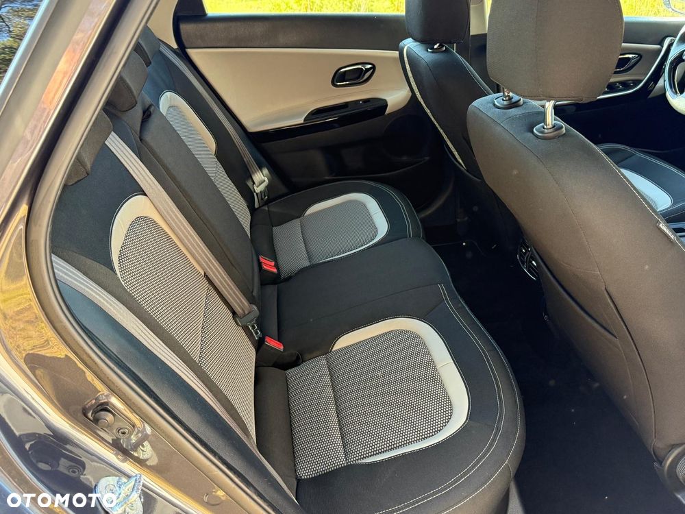 Kia Ceed - 13