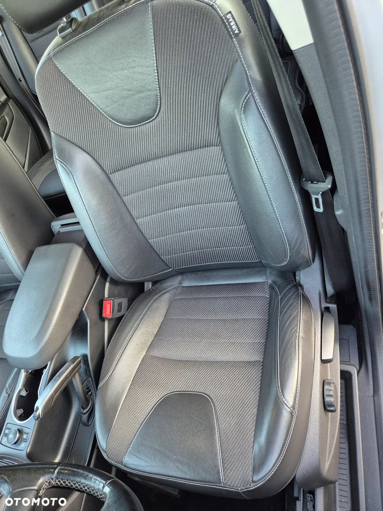 Ford Kuga - 12