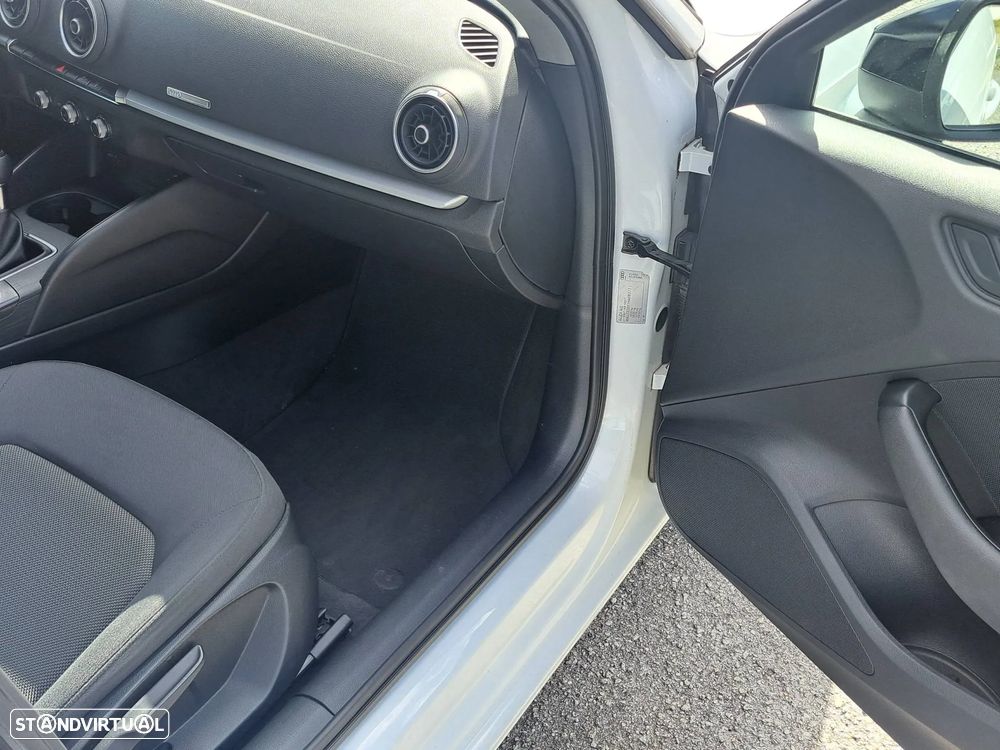 Audi A3 Sportback 1.6 TDI S-line - 23