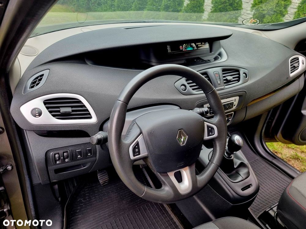 Renault Grand Scenic - 25