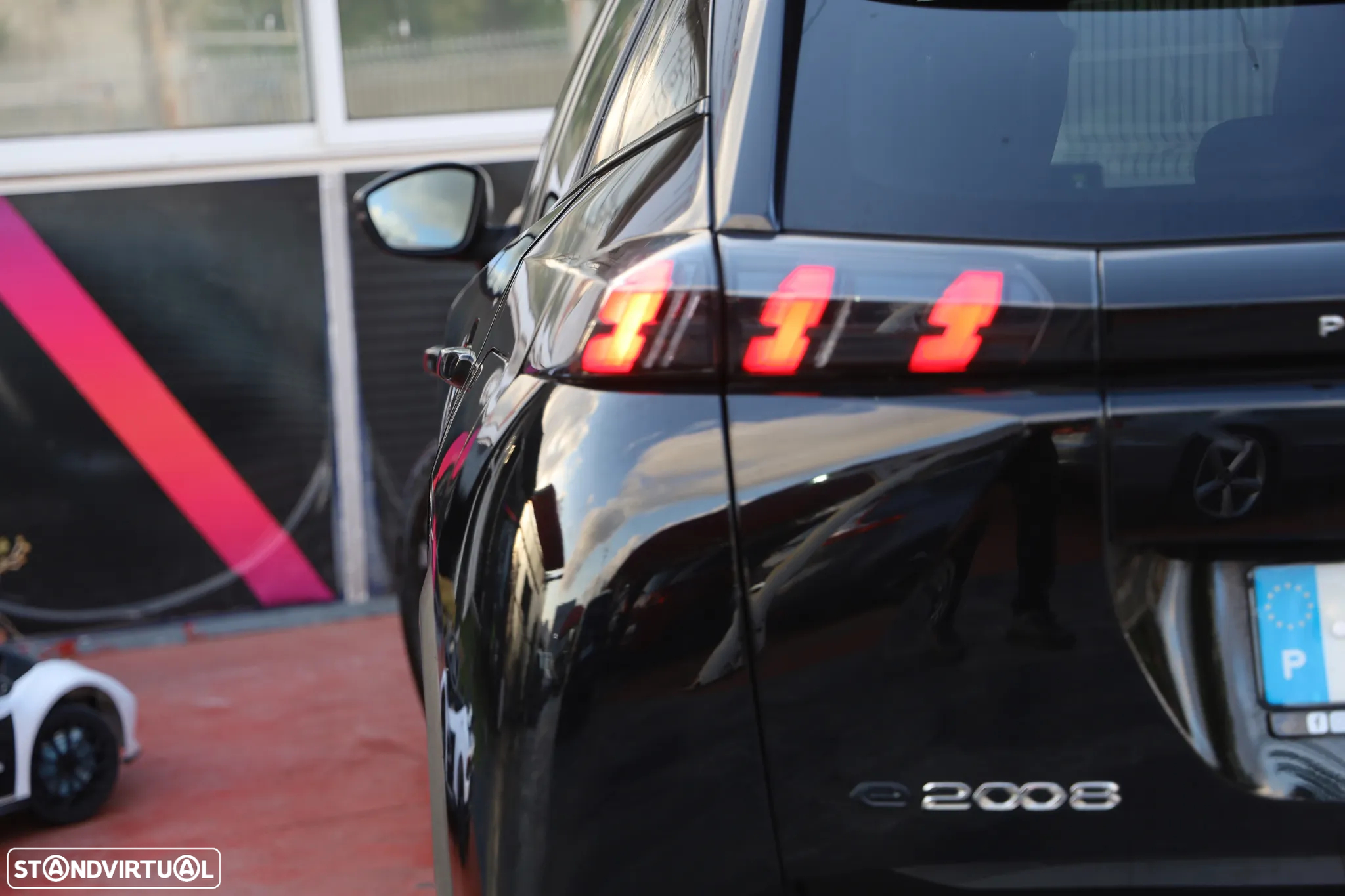 Peugeot e-2008 50 kWh GT - 38