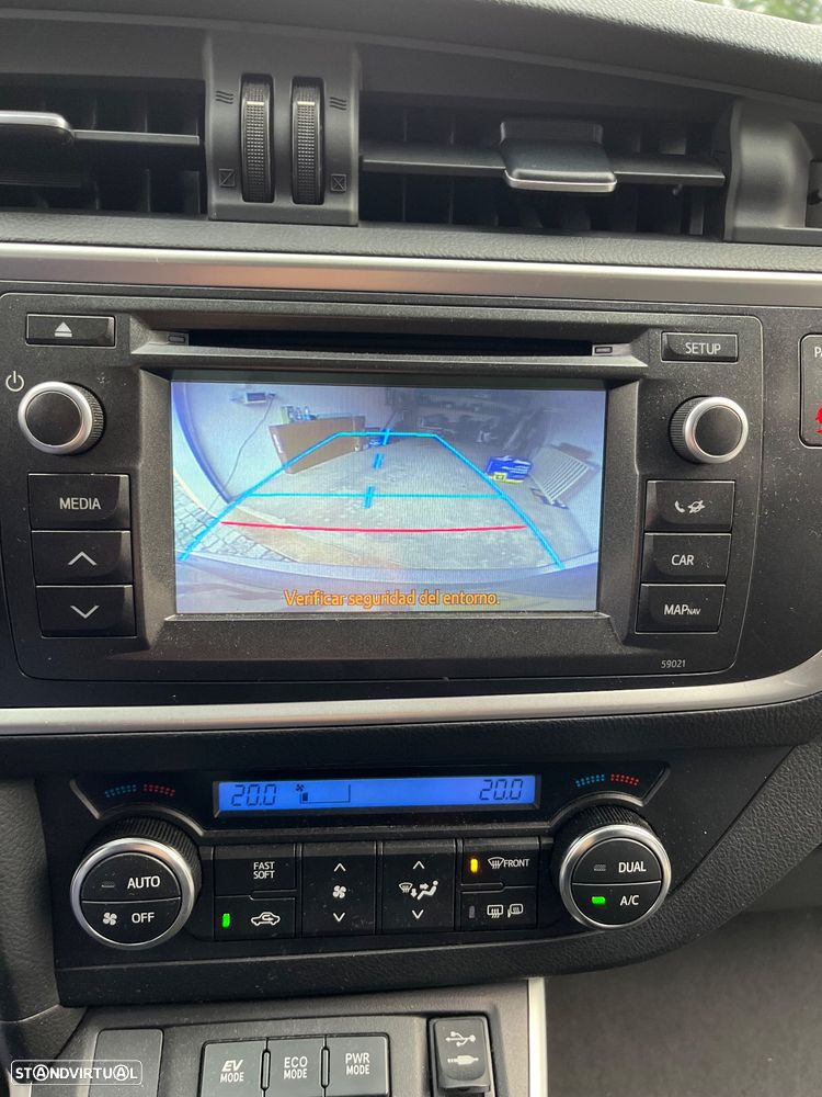 Toyota Auris Touring Sports 1.8 HSD Exclusive - 10