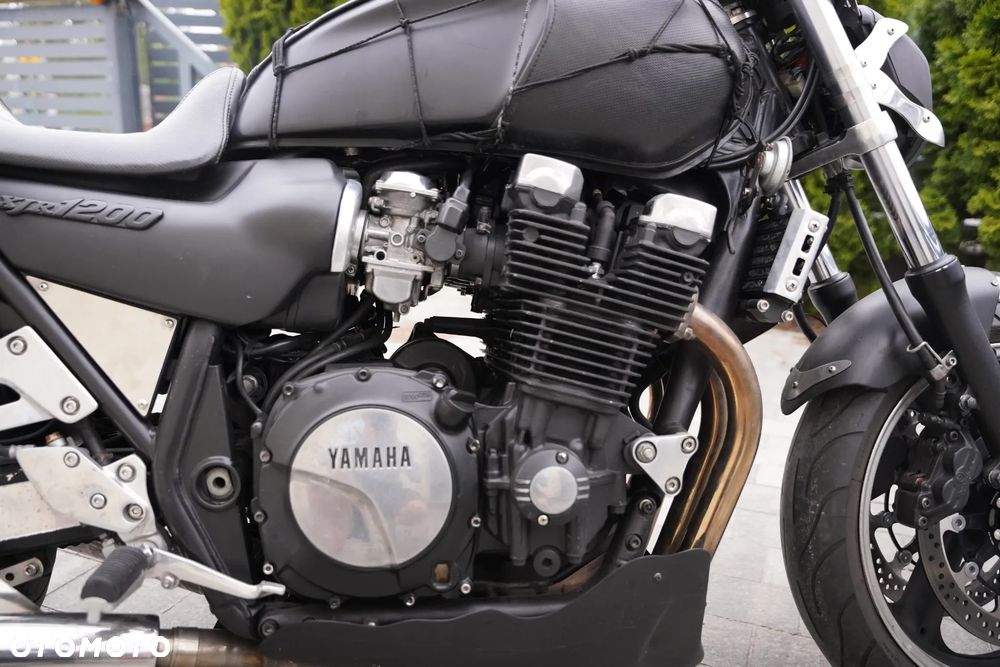 Yamaha XJR - 14
