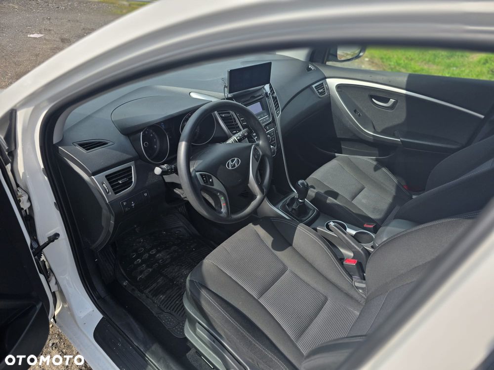 Hyundai i30 i30cw 1.4 Trend - 14
