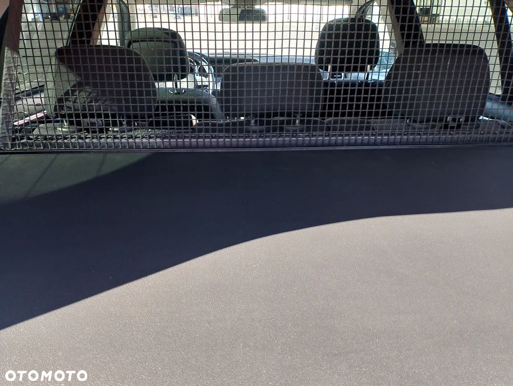 Mercedes-Benz Klasa C 180 CGI BlueEff Avantgarde - 9