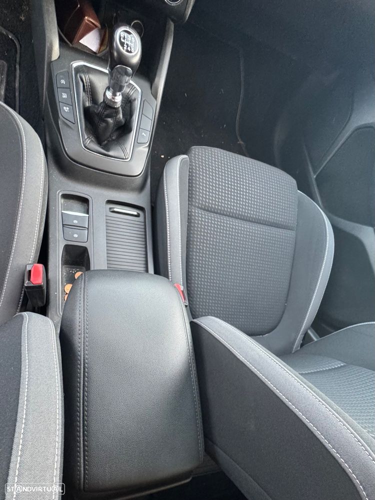 Ford Focus SW 1.5 TDCi EcoBlue Business - 8