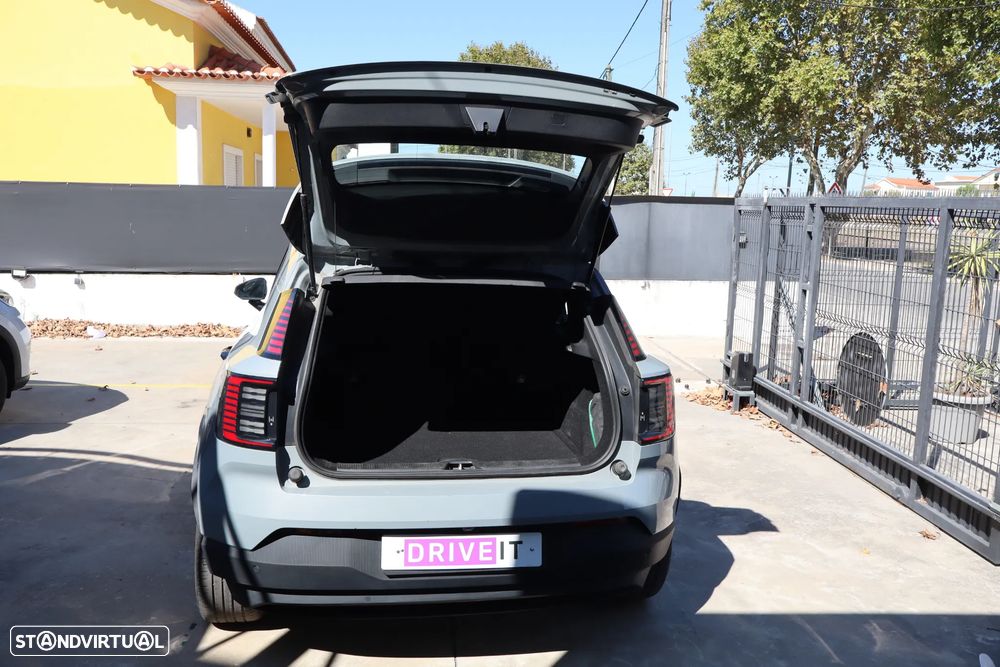 Volvo EX30 Single Motor Extended Range RWD Core - 17