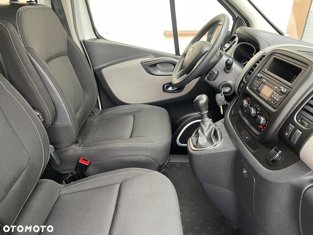 Nissan Trafic Vivaro 9-OSOBOWY - 21