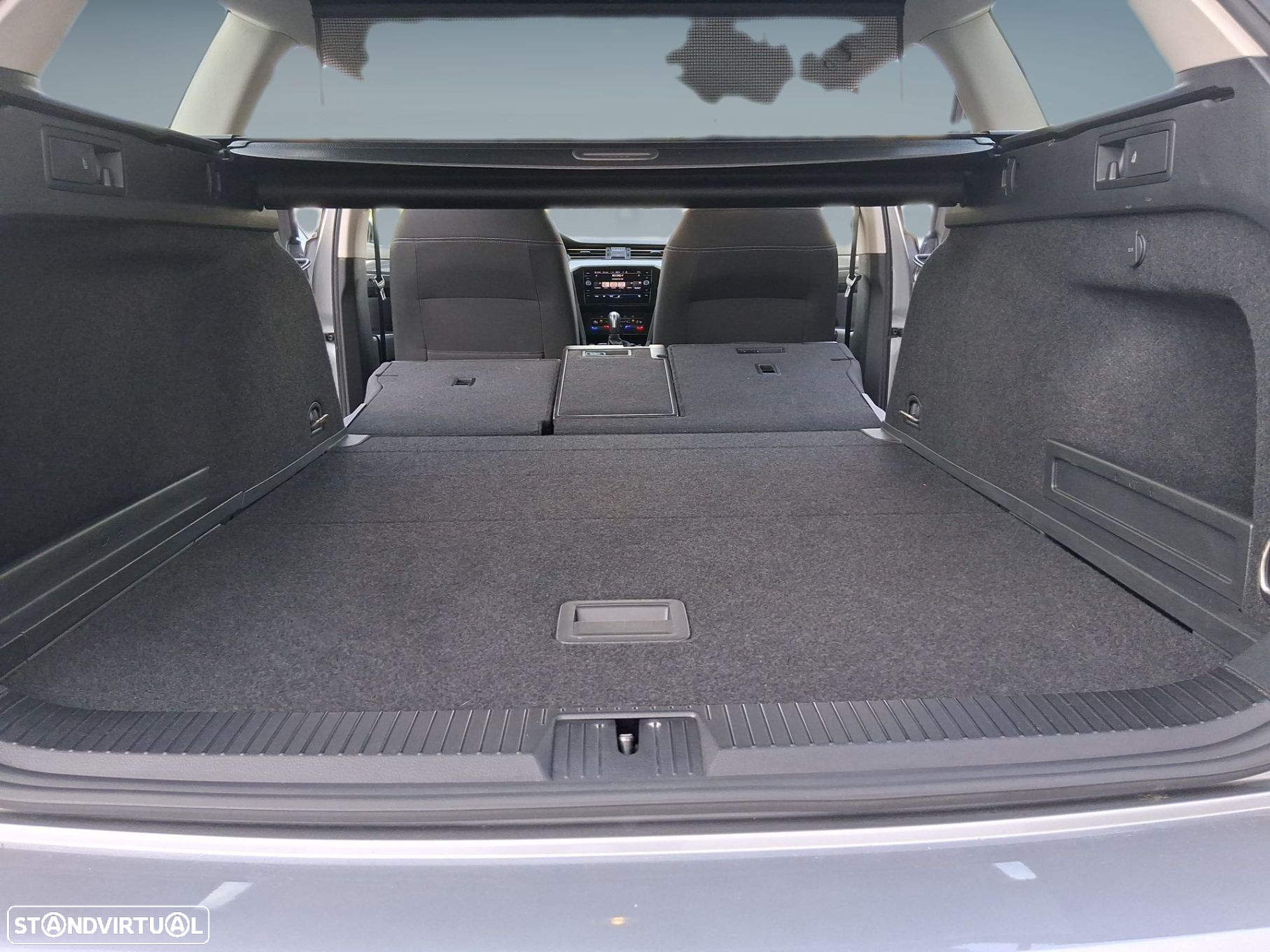 VW Passat Variant 2.0 TDi Business DSG - 22