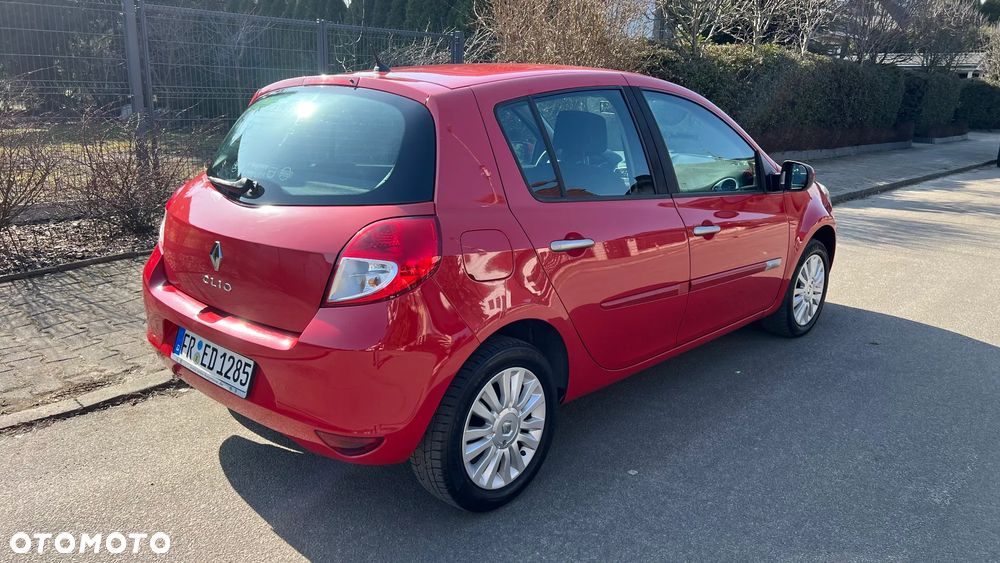 Renault Clio - 10