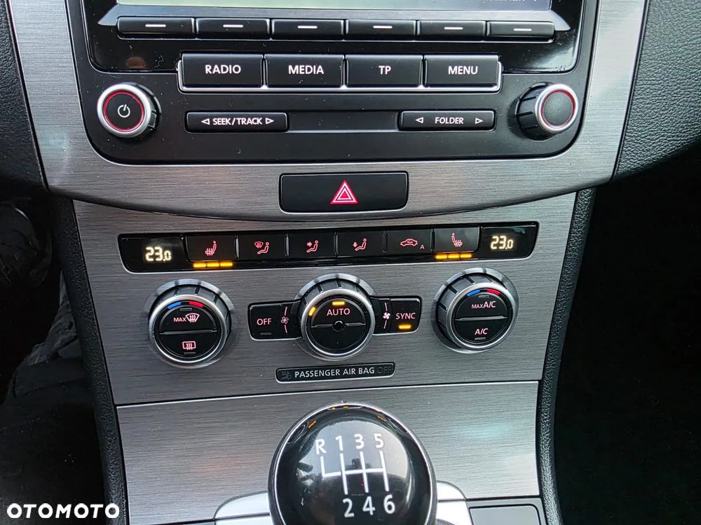 Volkswagen Passat 1.6 TDI Comfortline - 20