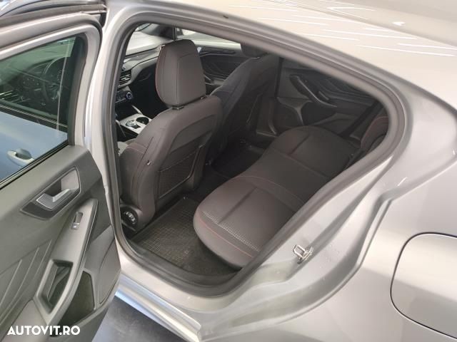 Ford Focus - 8